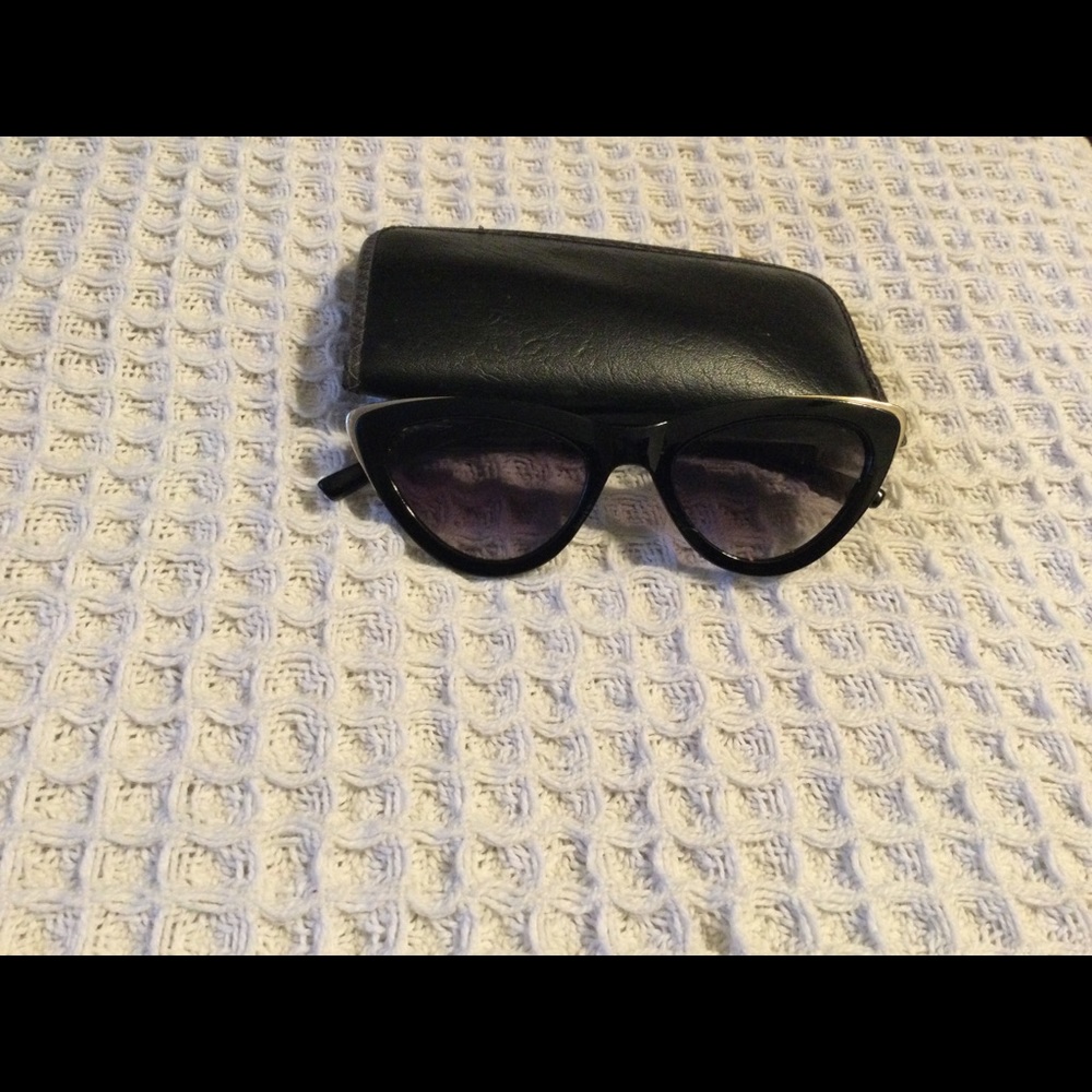 Black women’s sunglasses